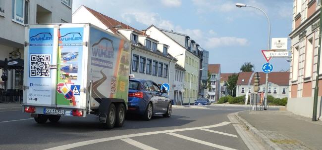 Fahrschulauto mit Anhänger in Seelow