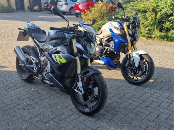 Ausbildungsmotorräder der Fahrschule Wühler