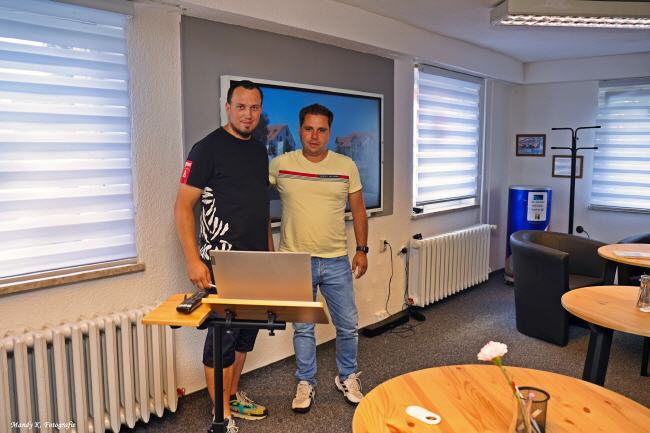 Das Team der Fahrschule Wühler im Büro